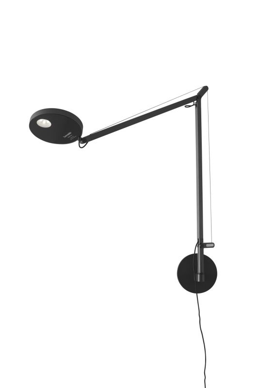 Schwarze Demetra Wandleuchte von Artemide mit verstellbarem Arm und LED-Licht für Wandmontage.